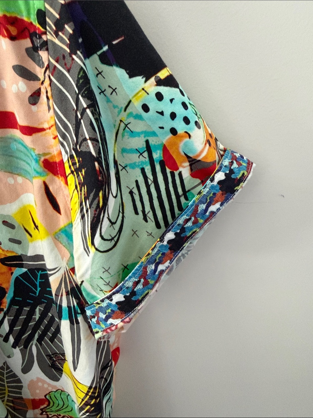Robert Graham Multicolor Tropical Abstract Short-Sleeve Button-Down - Picture 2 of 4